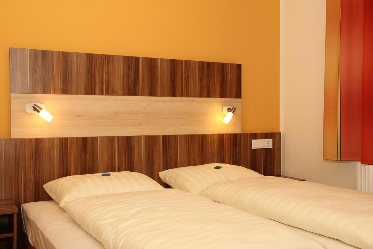 קלינגנברג אם מיין Villa Croatia & Restaurant Adria מראה חיצוני תמונה